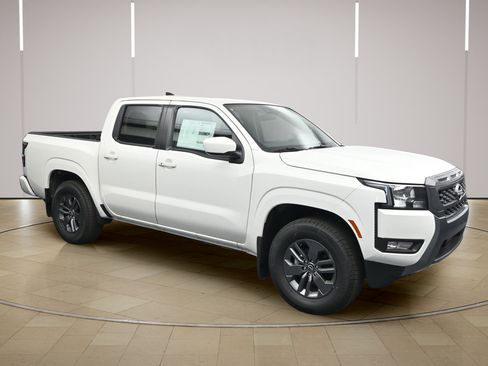 Certified 2025 Nissan Frontier SV w/ SV Convenience Package RWD image 1