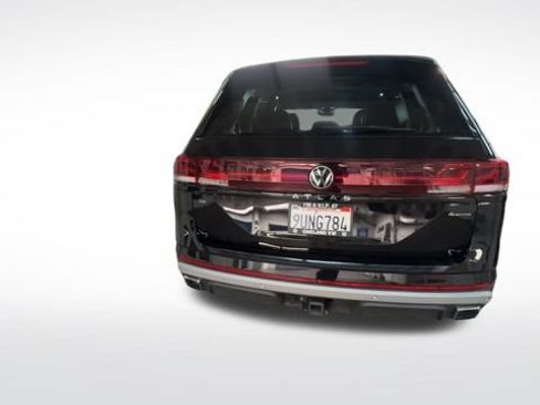 Certified 2025 Volkswagen Atlas Peak Edition SE AWD/4WD image 8