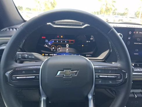 Used 2025 Chevrolet Colorado ZR2 w/ Technology Package AWD/4WD image 8