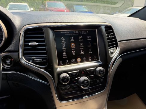 Used 2015 Jeep Grand Cherokee Limited w/ Luxury Group II AWD/4WD image 17