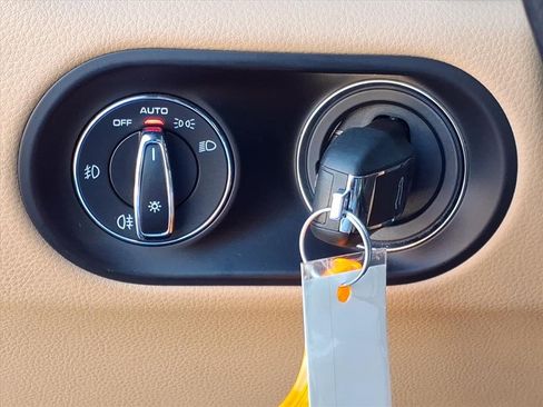 Used 2017 Porsche Macan Base image 16