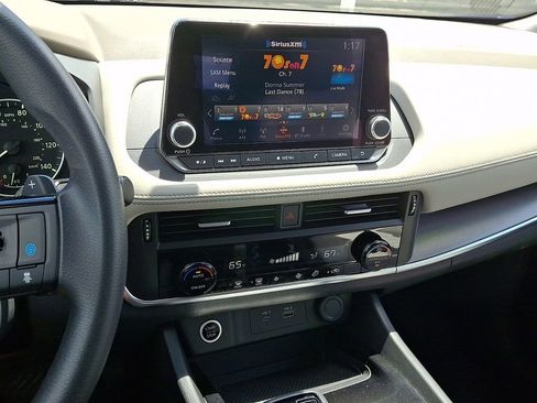 Used 2023 Nissan Rogue SV AWD/4WD image 18
