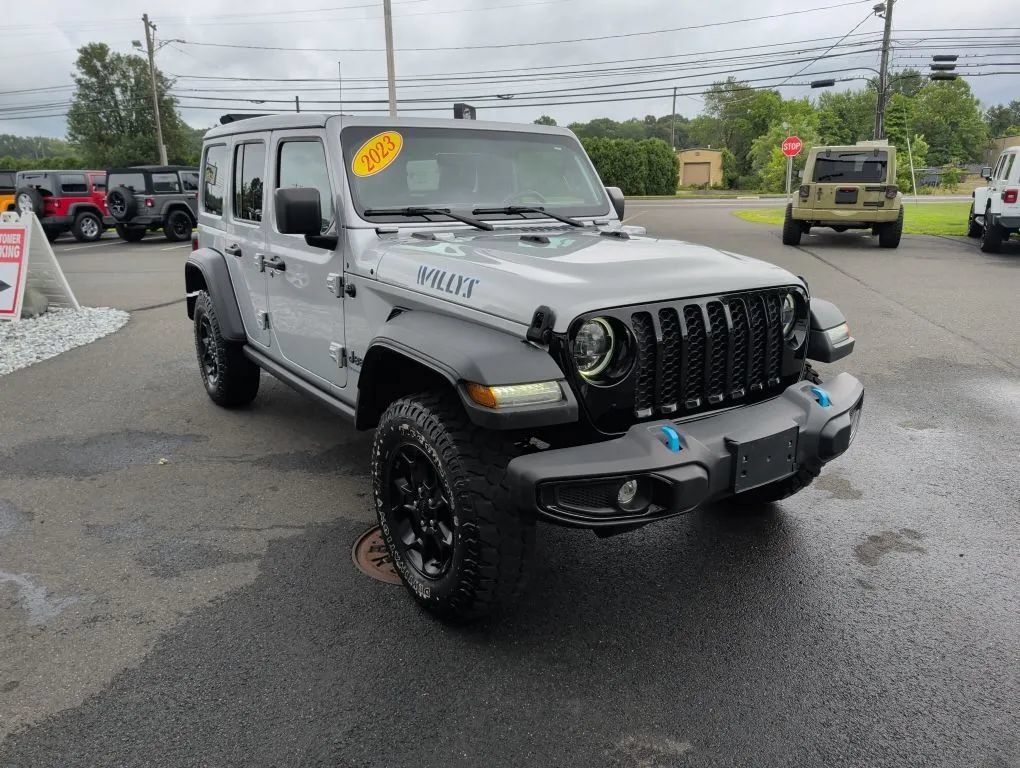 Used 2023 Jeep Wrangler Unlimited w/ Sun & Screen Package AWD/4WD image 16