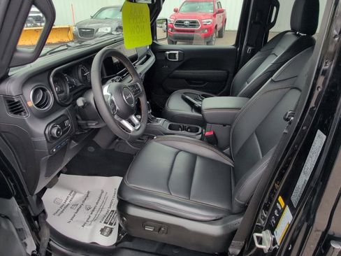 Used 2024 Jeep Wrangler Unlimited Sahara w/ Technology Group AWD/4WD image 19