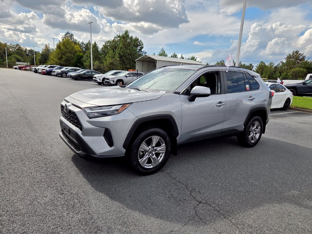 Certified 2022 Toyota RAV4 XLE FWD image 3
