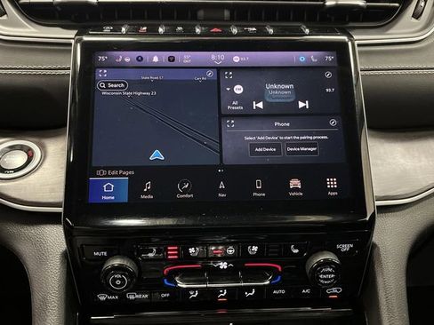 Used 2023 Jeep Grand Cherokee Limited w/ Luxury Tech Group II image 8