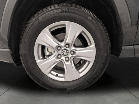 Used 2025 Toyota RAV4 XLE AWD/4WD image 3