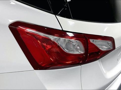 Used 2021 Chevrolet Equinox LT image 22