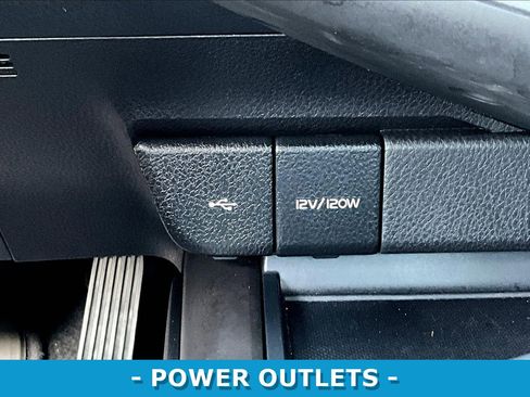 Used 2022 Toyota Camry SE w/ Convenience Package image 16