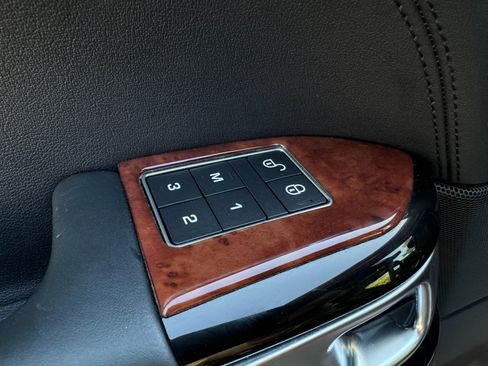 Used 2017 Land Rover Range Rover HSE image 21