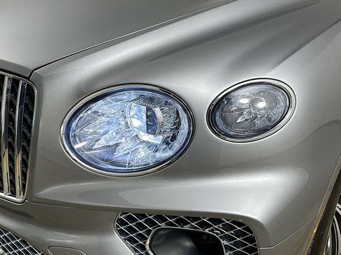 Used 2023 Bentley Bentayga Extended Wheelbase AWD/4WD image 57