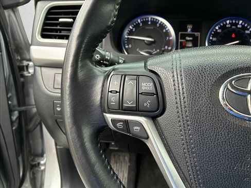 Used 2015 Toyota Highlander XLE AWD/4WD image 14