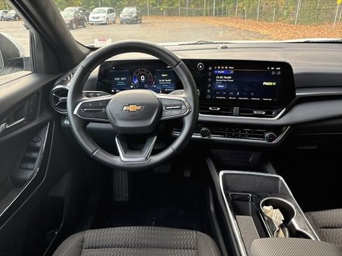 Used 2025 Chevrolet Equinox LT image 9