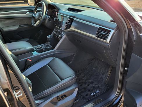 Used 2022 Volkswagen Atlas Cross Sport SEL image 9