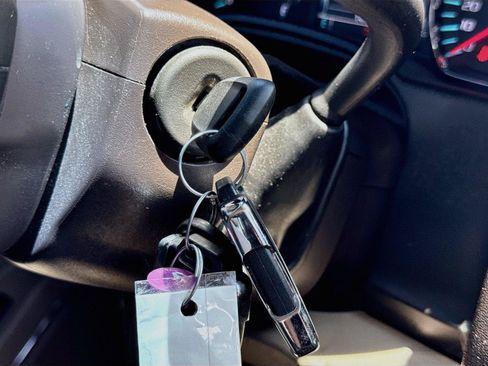 Used 2019 Chevrolet Suburban LT RWD image 31