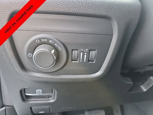 Used 2025 Jeep Grand Cherokee Altitude image 18