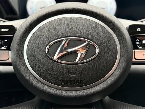 Used 2023 Hyundai Elantra Limited image 6