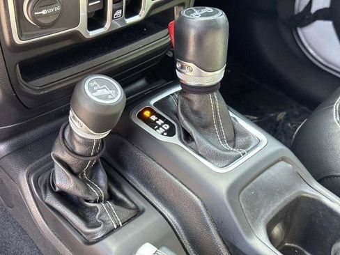 Used 2018 Jeep Wrangler Unlimited Sahara image 17