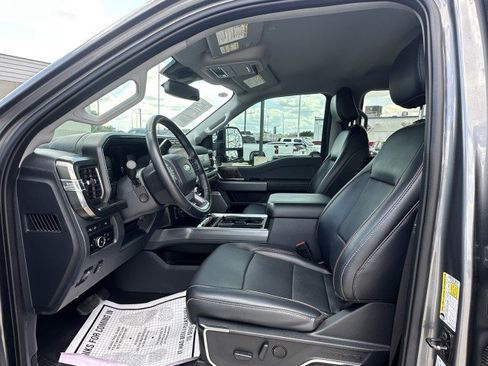 Used 2024 Ford F250 Lariat w/ Sport Appearance Package AWD/4WD image 4