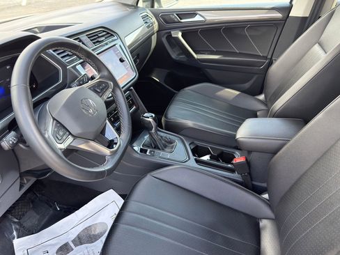 Used 2022 Volkswagen Tiguan SE FWD image 12