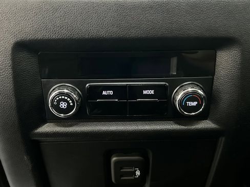 Used 2020 Chevrolet Traverse LT FWD image 17