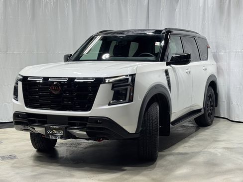 Certified 2025 Nissan Armada PRO-4X image 3