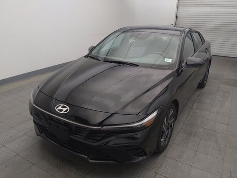 Used 2025 Hyundai Elantra SEL FWD image 15