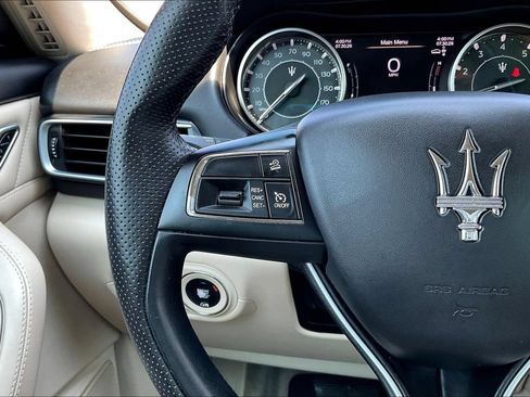 Used 2022 Maserati Levante Modena AWD/4WD image 11