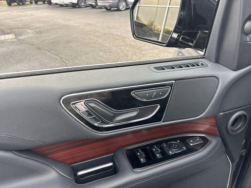 Certified 2024 Lincoln Navigator Premiere AWD/4WD image 12