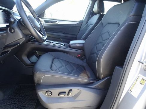 Used 2025 Volkswagen Atlas Cross Sport SE image 7