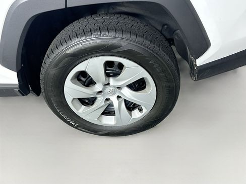 Used 2020 Toyota RAV4 LE image 11