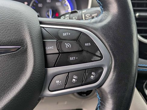 Used 2021 Chrysler Pacifica Touring w/ Cold Weather Group image 23