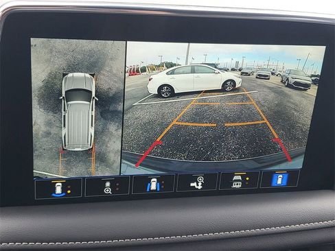 Used 2021 GMC Yukon XL SLT w/ SLT Premium Package image 18