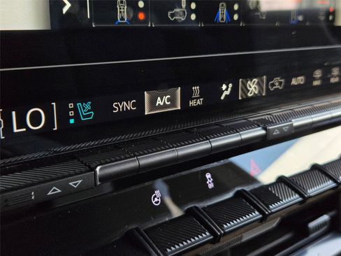 Used 2025 GMC Hummer EV 3X AWD/4WD image 22