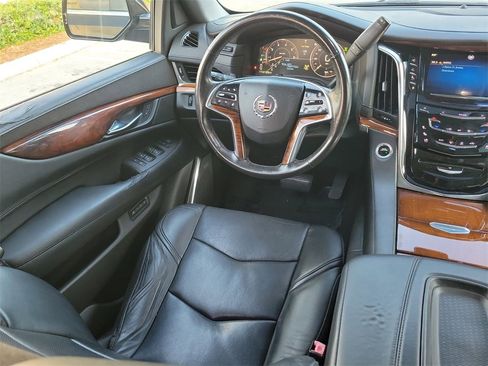 Used 2015 Cadillac Escalade Premium image 11