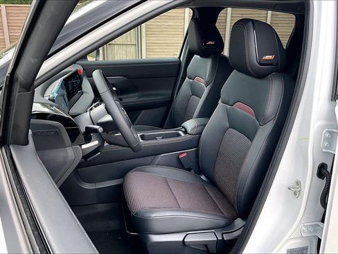 New 2026 Nissan Kicks SR FWD image 15