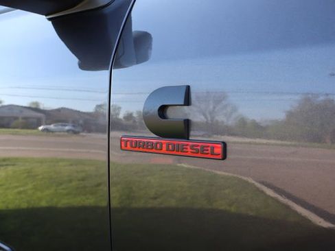 Used 2025 RAM 2500 Laramie AWD/4WD image 3