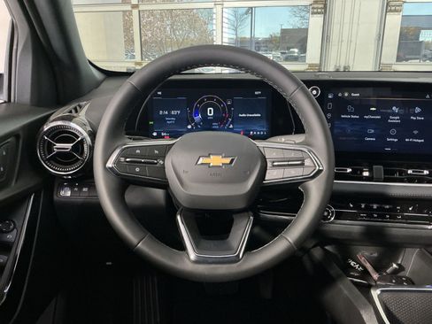 New 2026 Chevrolet Equinox LT w/ Safety and Technology Package FWD image 17