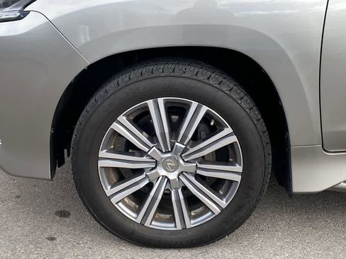 Used 2017 Lexus LX 570 4WD w/ Luxury Package image 12