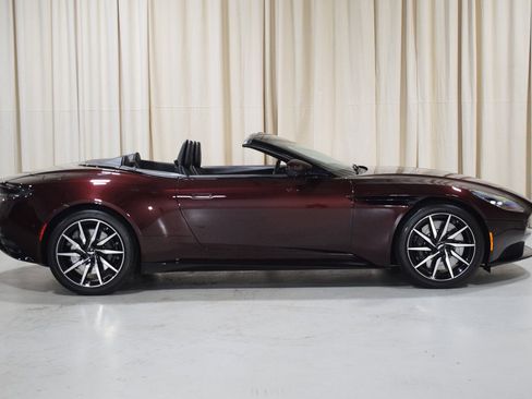 Used 2020 Aston Martin DB11 Volante image 15