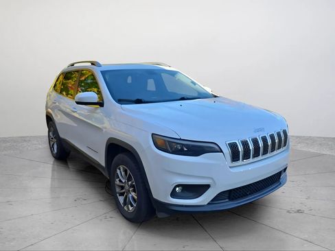 Used 2019 Jeep Cherokee Latitude Plus w/ Cold Weather Group AWD/4WD image 11