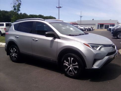 Used 2017 Toyota RAV4 LE w/ Preferred Accessory Package AWD/4WD image 1
