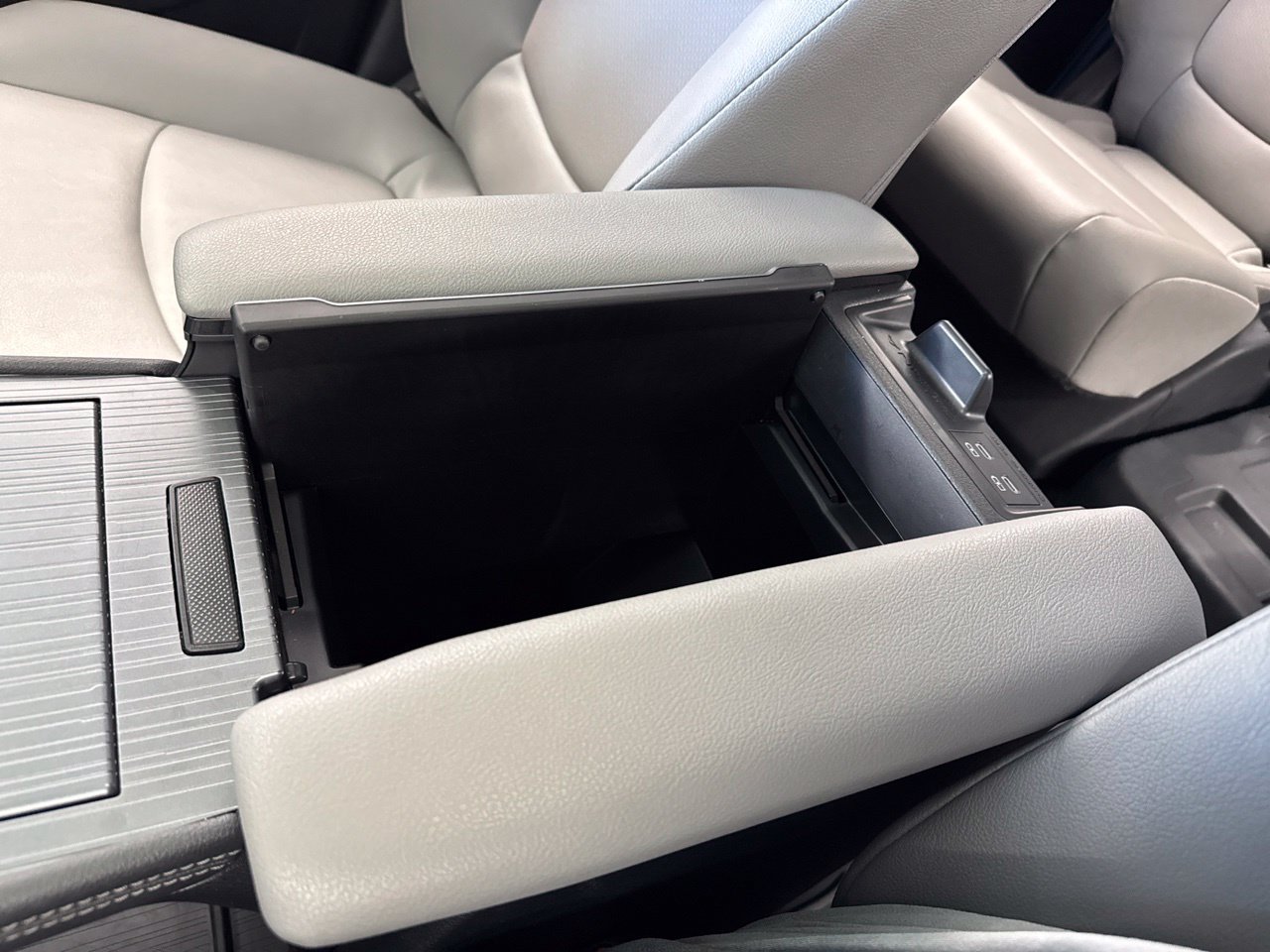 Certified 2026 Toyota Sienna XLE FWD image 33
