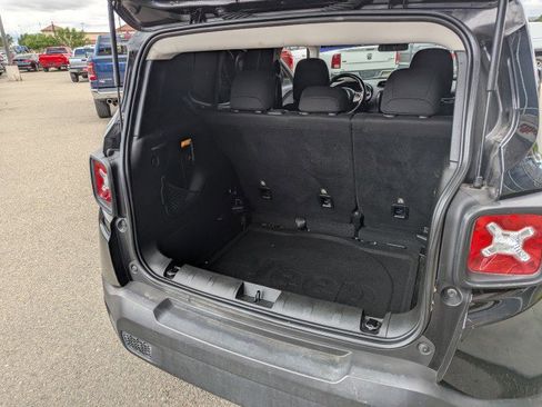 Used 2017 Jeep Renegade Latitude w/ Cold Weather Group AWD/4WD image 27