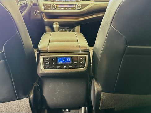 Used 2018 Toyota Highlander Limited Platinum image 26