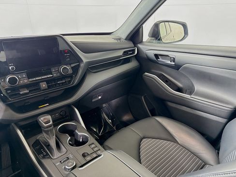 Used 2023 Toyota Highlander XSE image 22