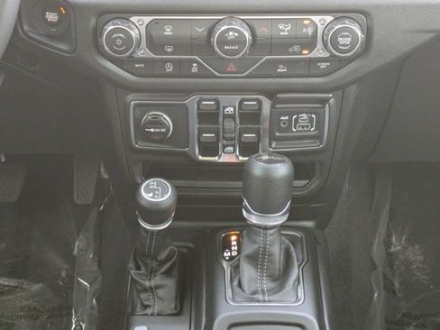 New 2025 Jeep Gladiator Sport AWD/4WD image 19