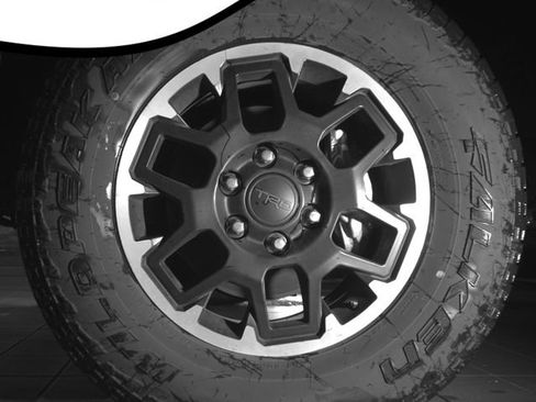 Used 2025 Toyota Tacoma TRD Off-Road AWD/4WD image 24
