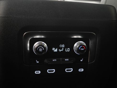 Used 2023 GMC Yukon XL AT4 w/ AT4 Premium Package AWD/4WD image 18