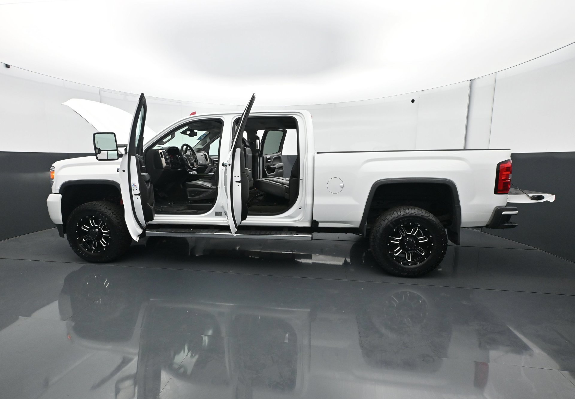 Used 2016 GMC Sierra 2500 Denali w/ Driver Alert Package AWD/4WD image 32